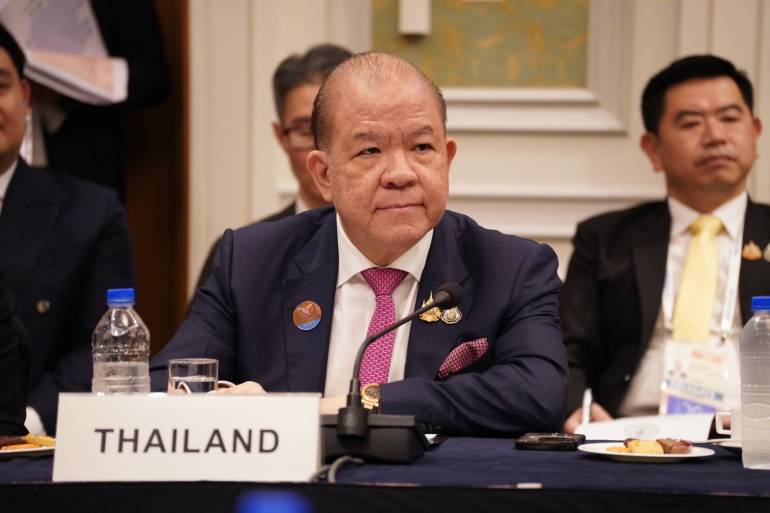 นายพิชัย นริพทะพันธุ์ รัฐมนตรีว่าการกระทรวงพาณิชย์ เข้าร่วมการประชุมรัฐมนตรีเศรษฐกิจอาเซียน (ASEAN Ministerial Caucus) ซึ่งจัดควบคู่กับการประชุมรัฐมนตรีด้านการค้าเอเปค (Ministers Responsible for Trade: MRT) เมืองเชจู สาธารณรัฐเกาหลี