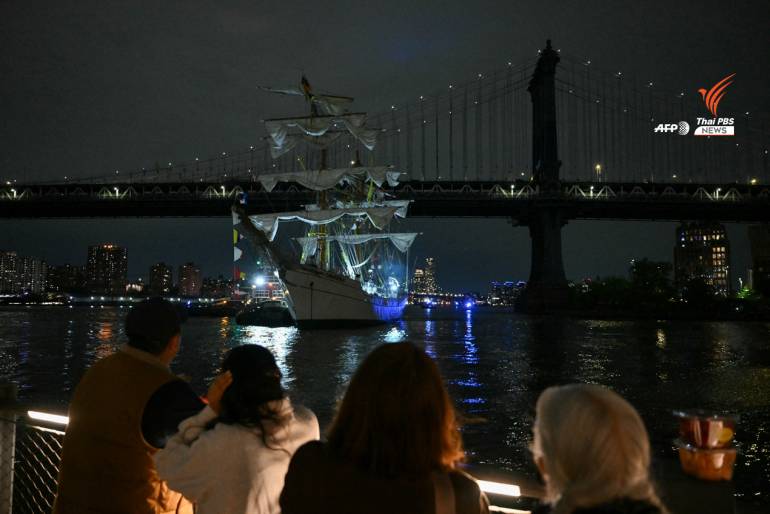 เรือฝึกของกองทัพเรือเม็กซิโกพุ่งชนสะพานบรูคลิน ในนิวยอร์ก เมื่อวันที่ 17 พฤษภาคม 2025 ทำให้เสากระโดงเรือหัก