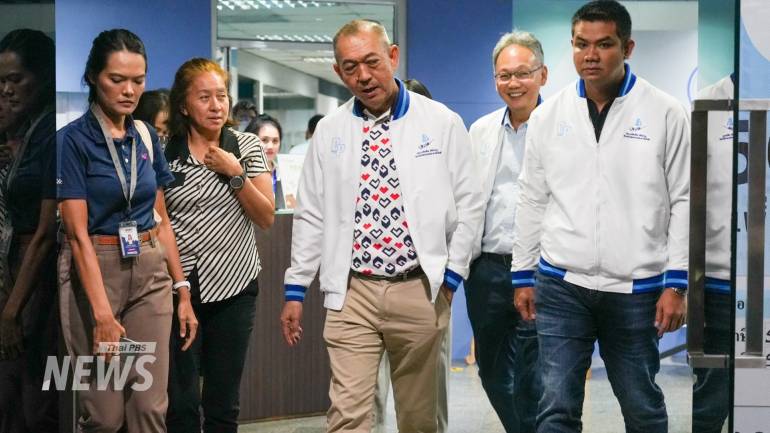 นายเฉลิมชัย ศรีอ่อน ในฐานะหัวหน้าพรรคประชาธิปัตย์