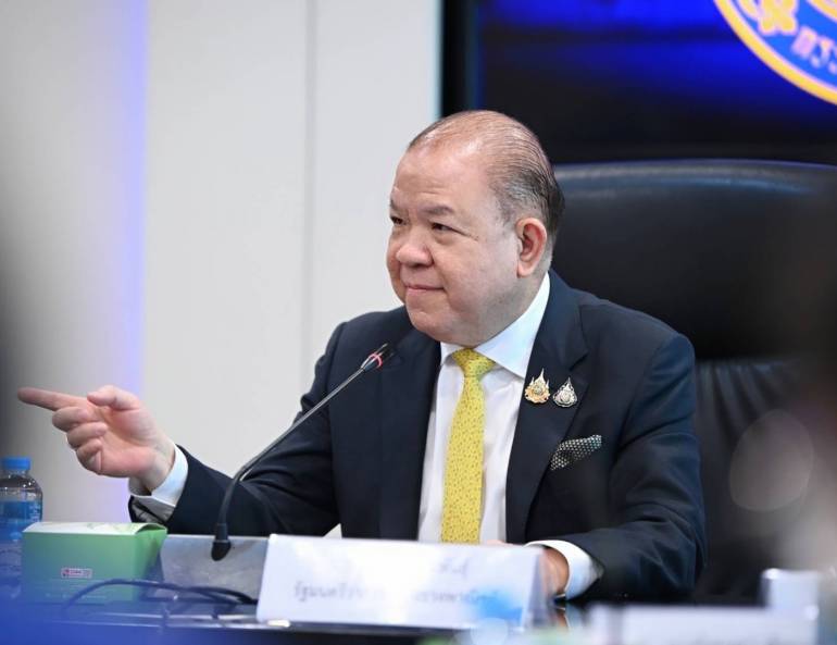 นายพิชัย นริพทะพันธุ์ รมว.พาณิชย์
