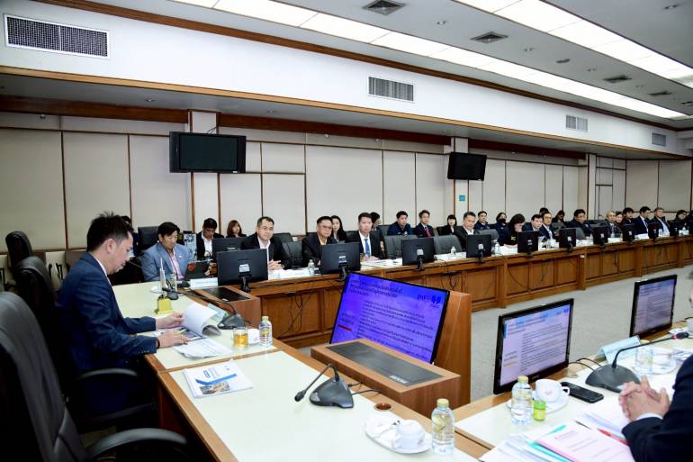 นายสรวุฒิ เนื่องจำนงค์ เลขานุการรัฐมนตรีว่าการกระทรวงคมนาคม ประชุมร่วมกับสหพันธ์การขนส่งทางบกแห่งประเทศไทย เพื่อหารือเกี่ยวกับการแก้ไขปัญหาการจราจรในเขตท่าเรือแหลมฉบัง (ทลฉ.)