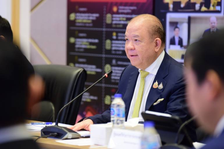 นายพิชัย นริพทะพันธ์ รมว.พาณิชย์ ประธานการประชุมคณะกรรมการแก้ไขปัญหาสินค้าและธุรกิจต่างประเทศฝ่าฝืนกฎหมาย