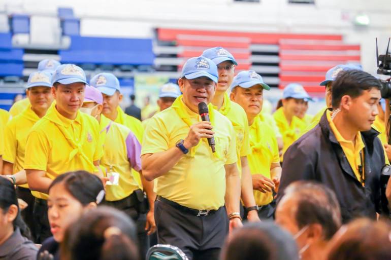 ร.อ.ธรรมนัส พรหมเผ่า แถลงโครงการโปรยป่าทางอากาศ (ภาพสำนักประชาสัมพันธ์จังหวัดเชียงใหม่)