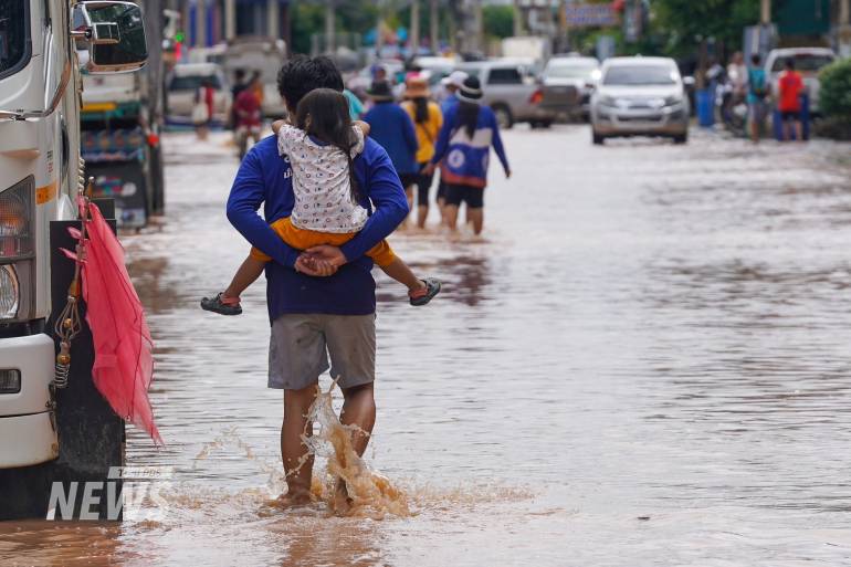 ประชาชนอพยพจากสถานการณ์น้ำท่วมจังหวัดแพร่