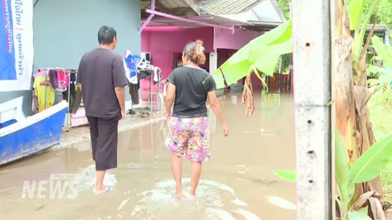 สถานการณ์น้ำท่วม จ.ตราด หลายพื้นที่ระดับลดลง หลายพื้นที่เข้าสู่ภาวะปกติ ชาวบ้านเข้าสำรวจความเสียหาย และทำความสะอาดบ้าน