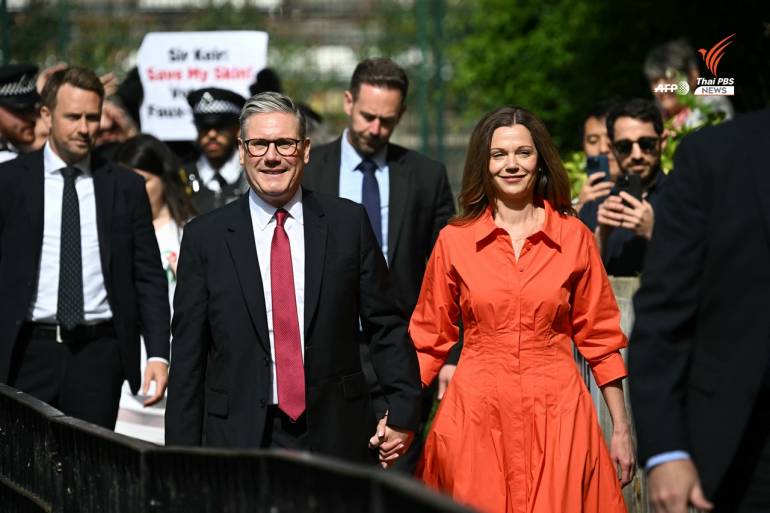 เคียร์ สตาร์เมอร์ หัวหน้าพรรคเลเบอร์ และภรรยา เดินทางไปลงคะแนนเสียงที่หน่วยเลือกตั้งในลอนดอน