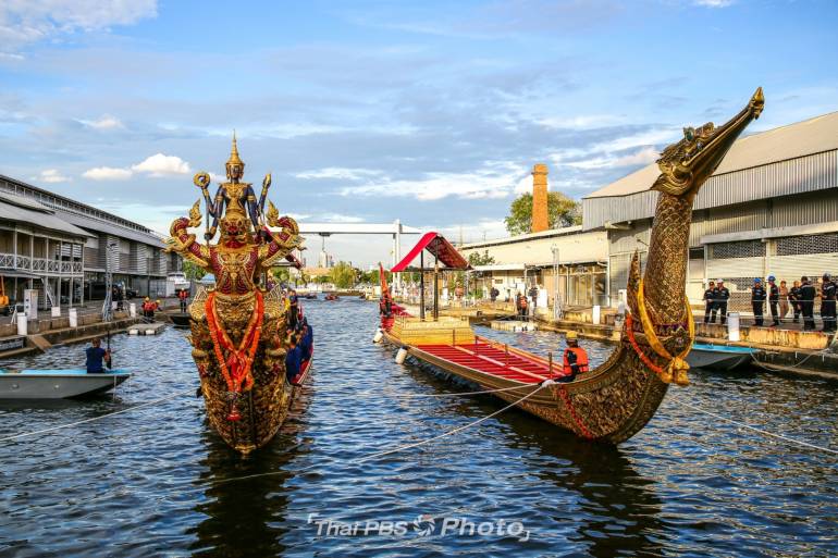 กองทัพเรือ อัญเชิญ เรือพระที่นั่งนารายณ์ทรงสุบรรณรัชกาลที่ 9 เคลื่อนไปกรมอู่ทหารเรือ