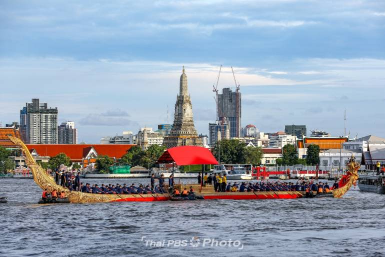 กองทัพเรือ อัญเชิญ เรือพระที่นั่งนารายณ์ทรงสุบรรณรัชกาลที่ 9 เคลื่อนไปกรมอู่ทหารเรือ