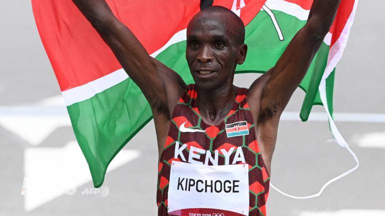 นายเอลีอุด คิปโชกี (Mr. Eliud Kipchoge) นักวิ่งมาราธอนระดับโลกชาวเคนยา