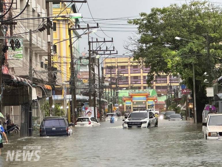 จ.ยะลา ฝนที่ตกต่อเนื่องตลอด 5 วัน ทำให้น้ำสะสมและระบายไม่ทัน ซึ่งไม่เคยเกิดขึ้นกับน้ำท่วมในพื้นที่เมืองยะลามานานแล้ว