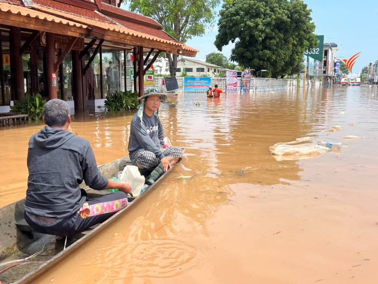 น้ำท้วมหนองคายบางจุดยังสูง ชาวบ้านใช้เรือสัญจร 