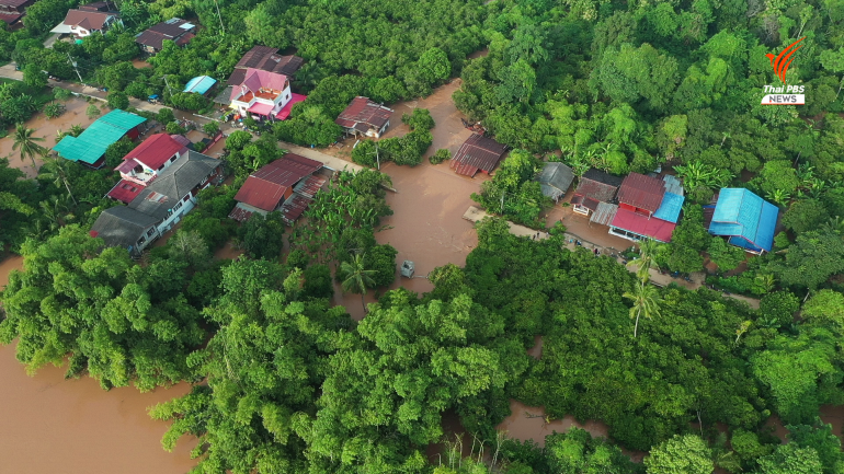 ภาพมุมสูงแม่น้ำยมพัดบ้านพังเป็นหลังที่ 2 หมู่บ้านท่าเกษม ม.6 ต.ท่าทอง อ.สวรรคโลก จ.สุโขทัย