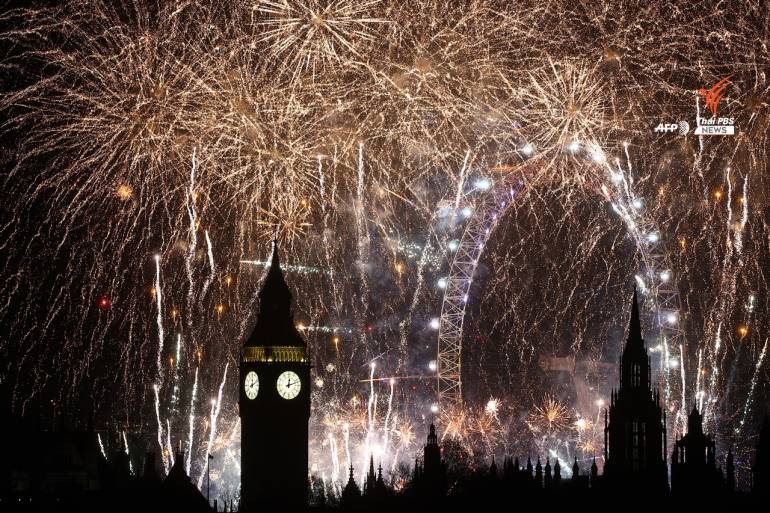 การแสดงพลุดอกไม้ไฟรอบๆ London Eye และหอนาฬิกาบิ๊กเบน ใจกลางกรุงลอนดอน 