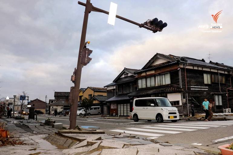 ทางเท้าและถนนในเมืองวาจิมะ จ.อิชิกาวะ ได้รับความเสียหายจากแผ่นดินไหว