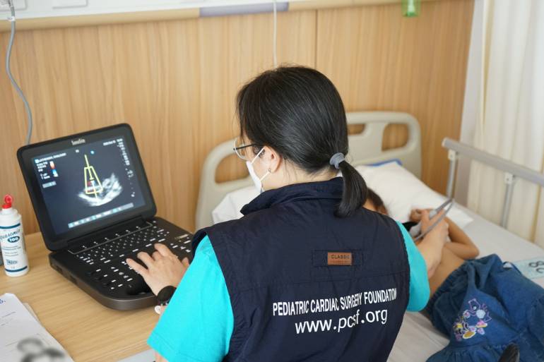 ทีมแพทย์จากไทยออกหน่วยคัดกรองเด็กที่มีภาวะหัวใจผิดปกติ ณ โรงพยาบาลมะโหสด ประเทศลาว