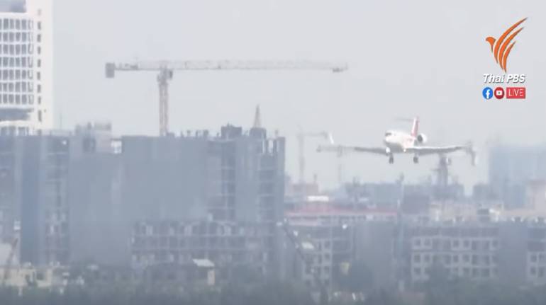 Private Jet ของ ทักษิณ ชินวัตร กำลังร่อนลงรันเวย์ของสนามบินดอนเมือง