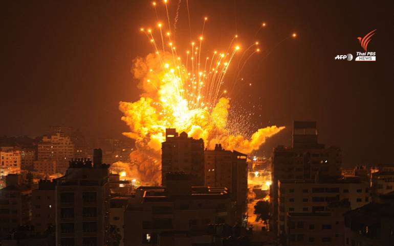ขีปนาวุธระเบิดในเมืองกาซาระหว่างการโจมตีทางอากาศของอิสราเอล