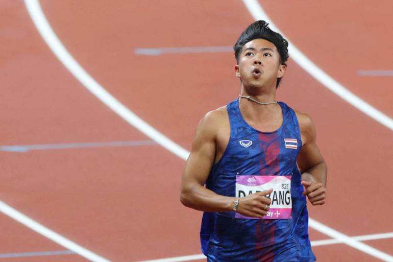 ต้า สรอรรถ ดาบบัง วิ่งเข้าเส้นชัยด้วยเวลา 10.16 วินาที ผ่านเข้าสู่รอบชิงชนะเลิศ การแข่งขันกรีฑา 100 ม.ชาย ภาพ : National Olympic Committee of Thailand  