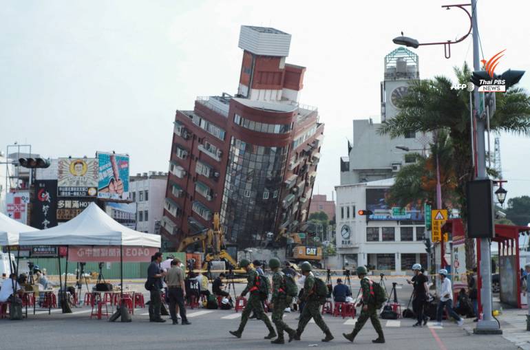 ตึกถล่มกลางเมือง หลังแผ่นดินไหวไต้หวัน 7.4 ยังคงเร่งเข้าช่วยเหลือ 