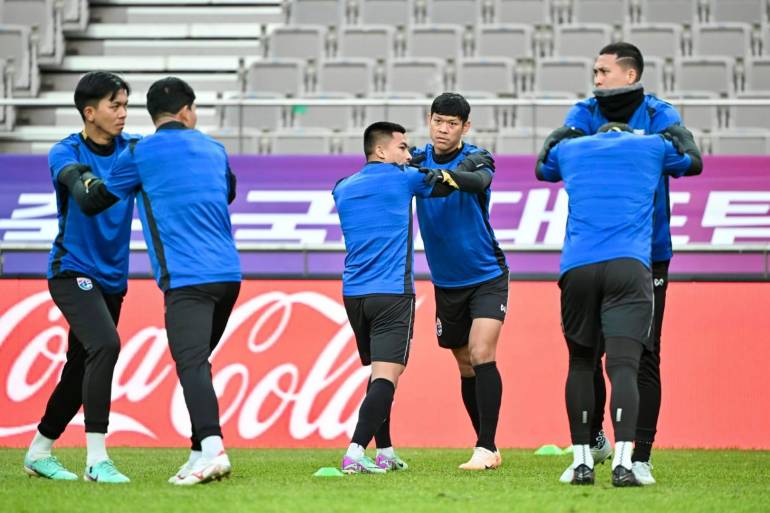 นักฟุตบอลชายทีมชาติไทย ลงฝึกซ้อมครั้งสุดท้ายเพื่อเตรียมความพร้อมสำหรับ ทำศึกฟุตบอลโลก 2026 รอบคัดเลือก โซนเอเชีย รอบ 2 นัดที่ 3 กับ ทีมชาติเกาหลีใต้ (ภาพ : ฟุตบอลทีมชาติไทย)