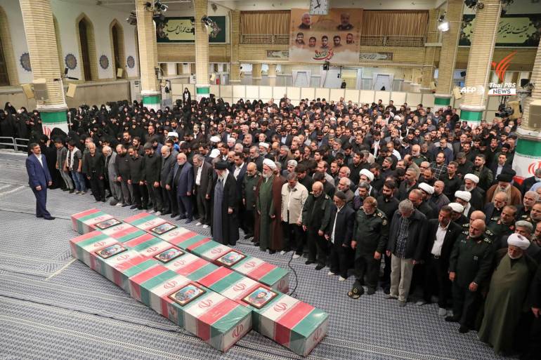 ผู้นำสูงสุดอิหร่านยืนไว้อาลัยแก่ผู้เสียชีวิตจากเหตุโจมตีสถานกงสุลที่เชื่อว่าเป็นฝีมือของอิสราเอล
