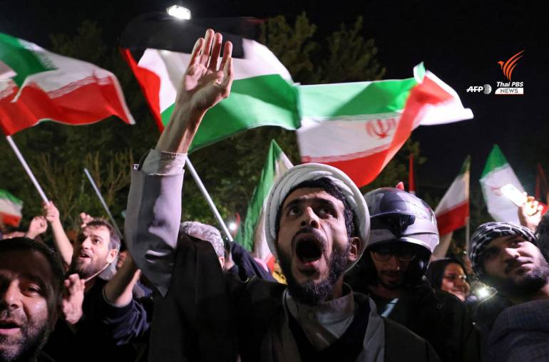 ประชาชนในอิหร่านออกมาแสดงความยินดีกับการโจมตีอิสราเอล