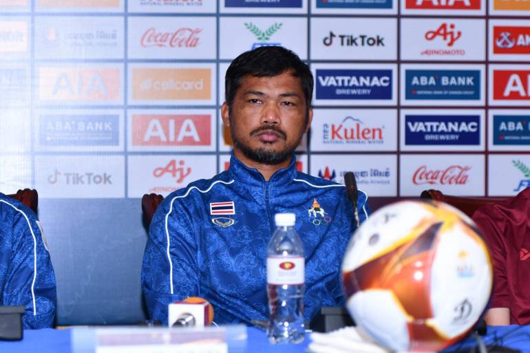 อิสสระ ศรีทะโร หัวหน้าผู้ฝึกสอนทีมชาติไทย ระบุ เกมที่จะพบกับเมียนมาถือว่ามีความท้าทายและกดดัน ภาพ : ฟุตบอลทีมชาติไทย 