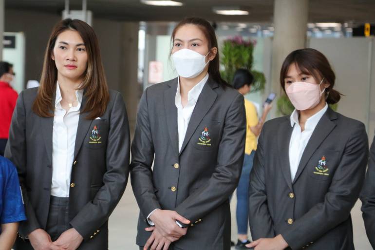 ทีมวอลเลย์บอลหญิงทีมชาติไทยเดินทางถึงสุวรรณภูมิ