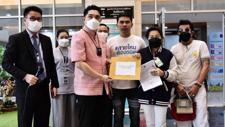 แม่ "กอหญ้า" ร้อง ยธ.ช่วยเยียวยากรณีลูกถูกไรเดอร์ฆ่าชิงทรัพย์ | Thai PBS News ข่าวไทยพีบีเอส