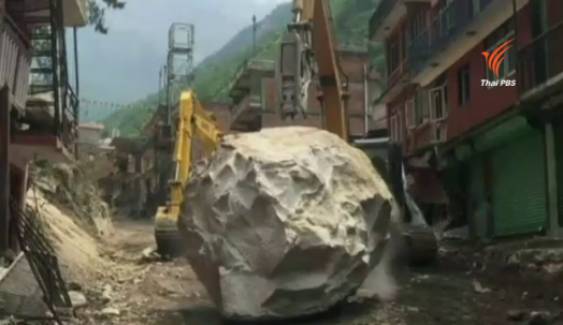 ตำรวจจีนเปิดเส้นทางสัญจรหลังแผ่นดินไหวในเนปาล