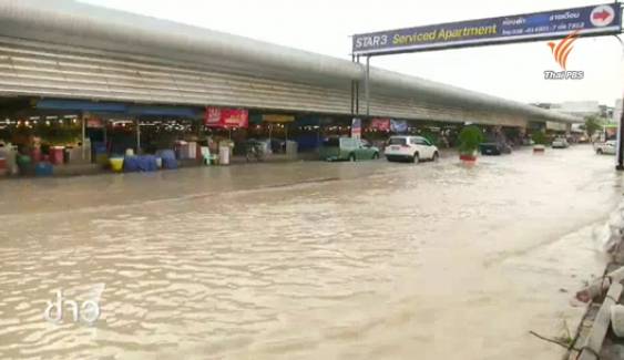 กรมชลฯ เร่งระบายน้ำท่วมในตลาดกลางเมืองระยอง คาดเข้าสู่ภาวะปกติ 1-2 วันนี้