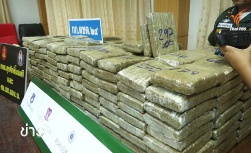 ตร.-ฝ่ายปกครอง จ.อุดรธานี จับยึดกัญชาอัดแท่งหนักเกือบ 300 กก.