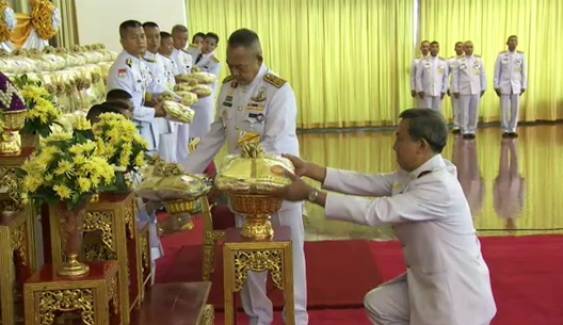 สมเด็จพระบรมฯ พระราชทานเสื้อ "Bike for Dad" ให้คนไทยในต่างประเทศ-ตร.ซ้อมแผนปฏิบัติการ 22 พ.ย.