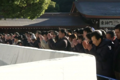ศาลเจ้าเมจิ ในย่านฮาราจุกุ กรุงโตเกียว ญี่ปุ่น 
