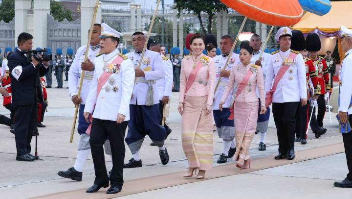 “ในหลวง-พระราชินี” ทรงบำเพ็ญพระราชกุศลวันปิยมหาราช 2568