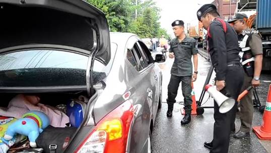 ตำรวจดูแลความปลอดภัยนักท่องเที่ยว